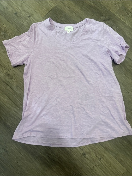 ANDREE BY UNIT Tops - 🆕 ANDREE BY UNIT Pale Lavender V-Neck Short Sleeve Tee. M. NWOT!🔥